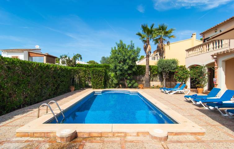 Seaside Retreat with Terrace, Pool and Grill - Sa Ràpita Cozy Apartment in Sa Ràpita, Campos