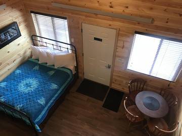 Log Cabin for 4 Guests in Black Hills, South Dakota, Picture 1