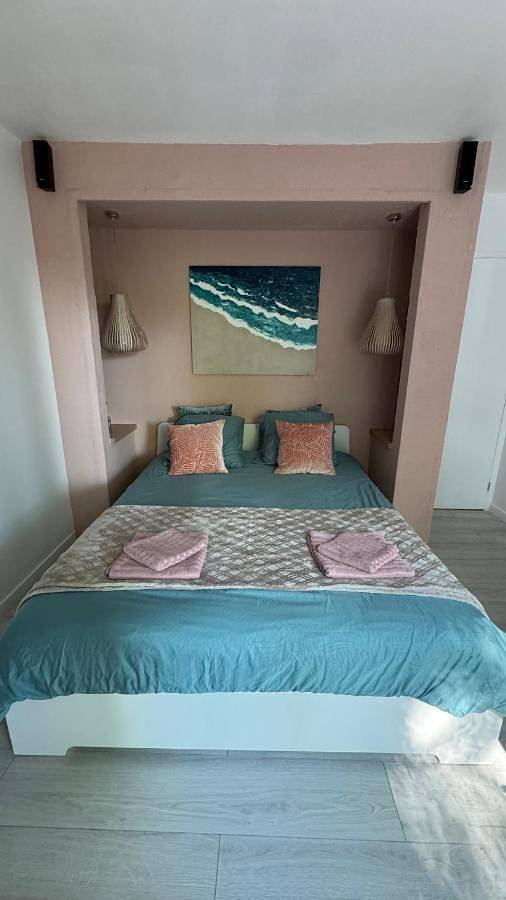 Location de vacances pour 2 personnes, avec jardin ainsi que vue et terrasse à Villeneuve-Saint-Denis - 2