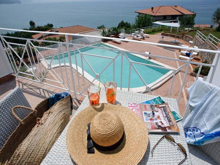 Ferienwohnung für 4 Personen, mit Terrasse und Garten sowie Pool