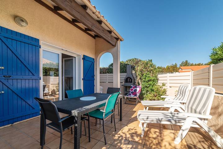 Casa de vacaciones 'Mas Bleu' con piscina compartida y jardín privado in Saint-Cyprien, Costa mediterránea (Francia)