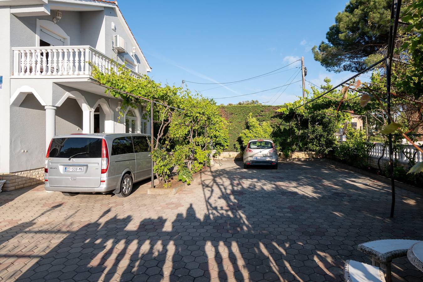 Ganze Wohnung, 3-Zimmer-Ferienwohnung mit Terrasse und Meerblick Sukosan, Zadar A-24601-b in Sukosan, Zadar
