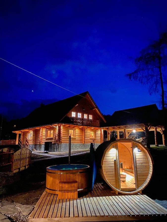 Dom dla 10 osób, z Balkon i Jacuzzi oraz Taras i Ogród w Kamesznica