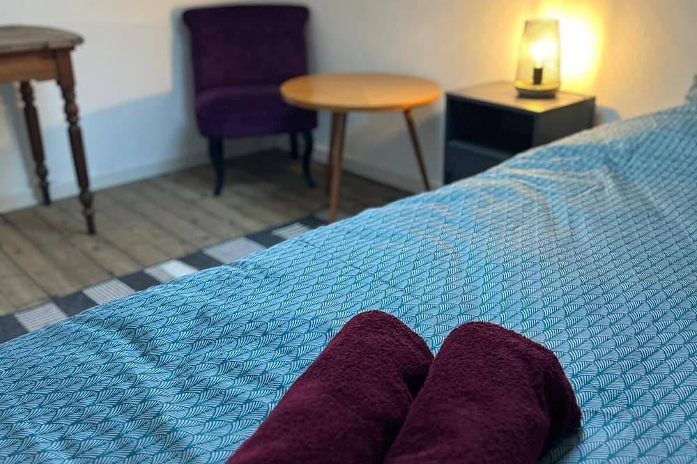 Maison bord de Marne 10 personnes avec piscine et jacuzzi in Châlons-en-Champagne, Marne