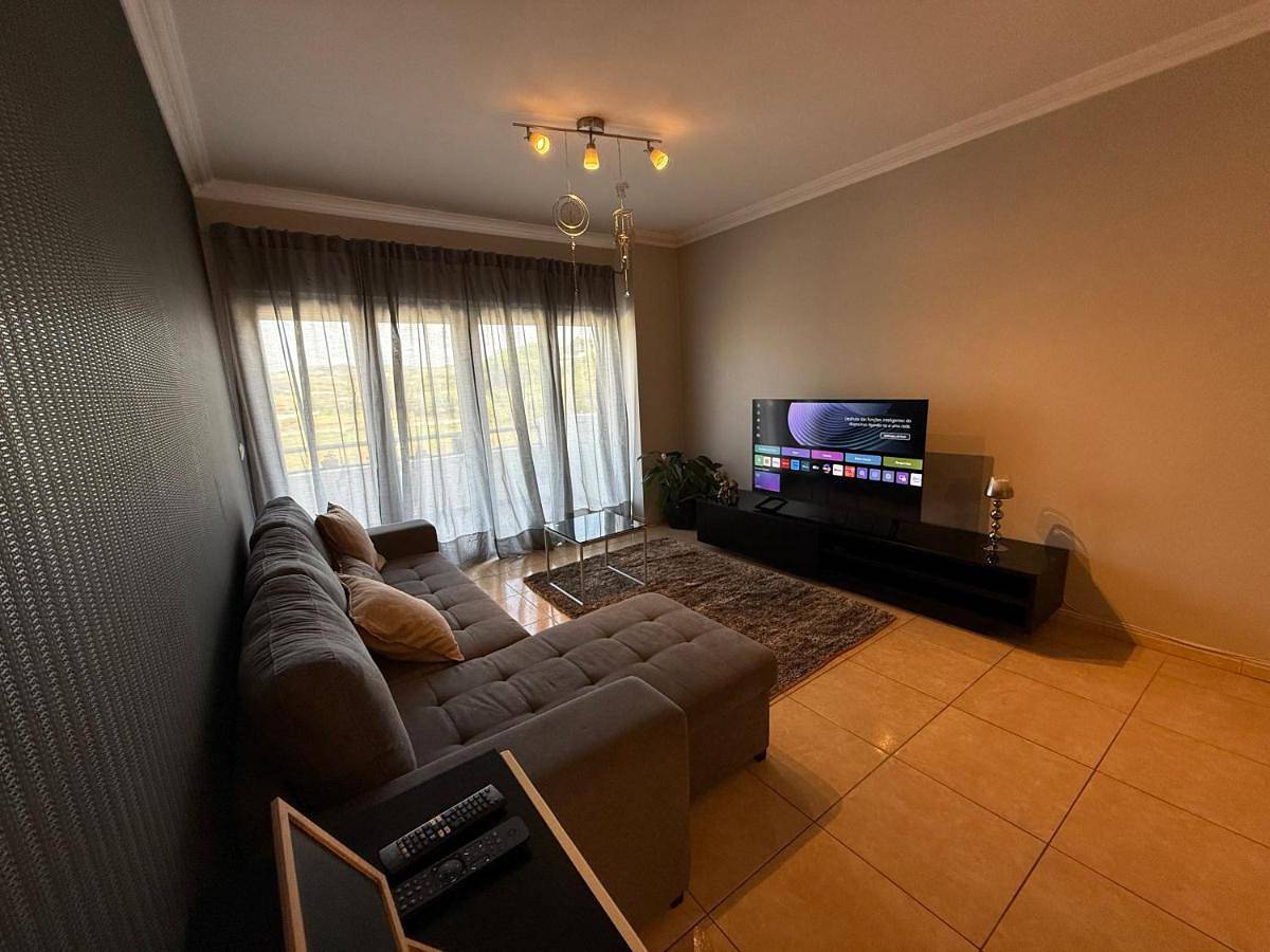 Apartamento inteiro, Three-Bedroom Apartment with Balcony in Lourinhã, Distrito de Lisboa