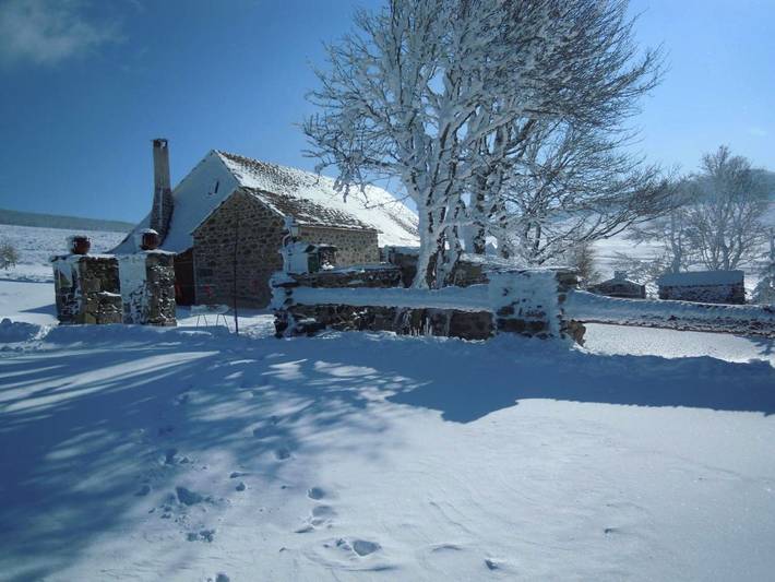 Location de vacances pour 3 personnes, avec Terrasse ainsi que Jardin et Vue à Les Estables