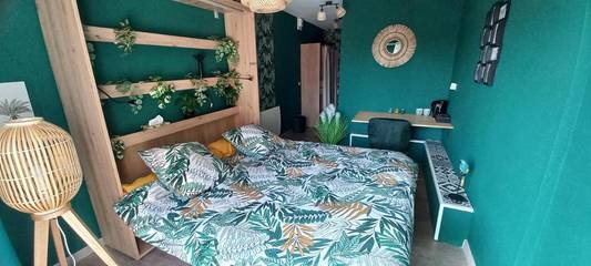 Cottage pour 2 personnes, avec terrasse ainsi que piscine et jardin à Véretz