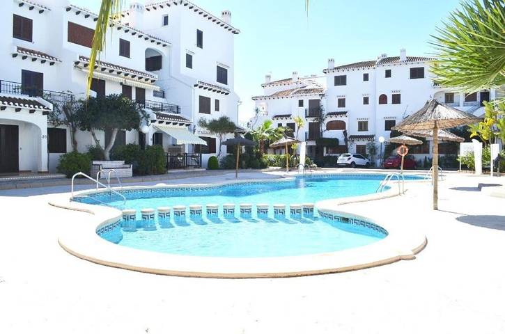 Apartamento de vacaciones para 4 personas, con piscina para niños y piscina además de vistas y balcón - 1