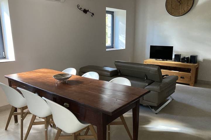 Gîtes 6 Personnes Climatisés Dans un mas de Charme et de Caractère Avec Piscine in Lagorce, Ardèche