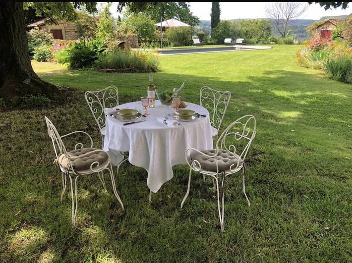 Gîte pour 2 personnes, avec jardin et piscine