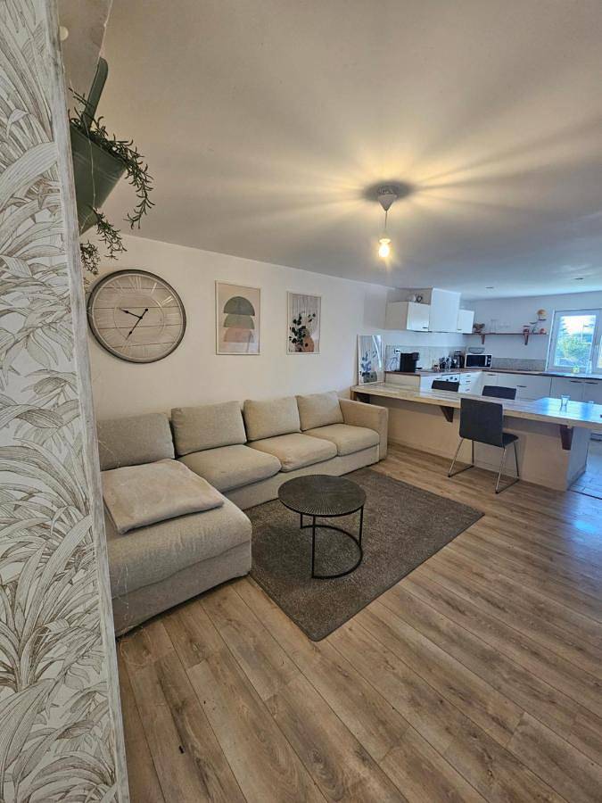 Gîte pour 2 personnes, avec terrasse à Lanrelas