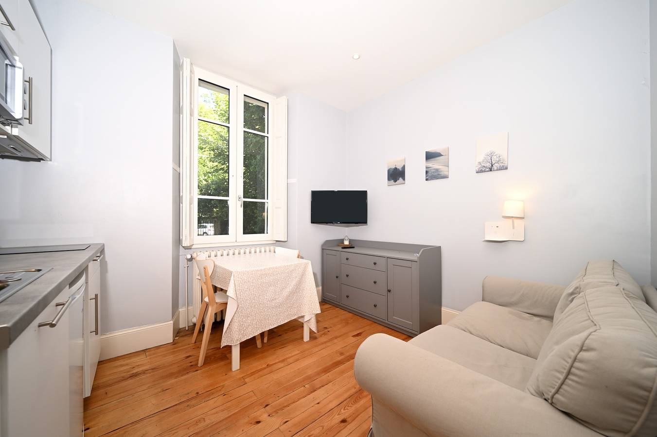 Appartement entier, Appartement "Le Lac" avec vue sur les montagnes, jardin partagé et Wi-Fi in Luchon-Superbagnères, Bagnères-de-Luchon