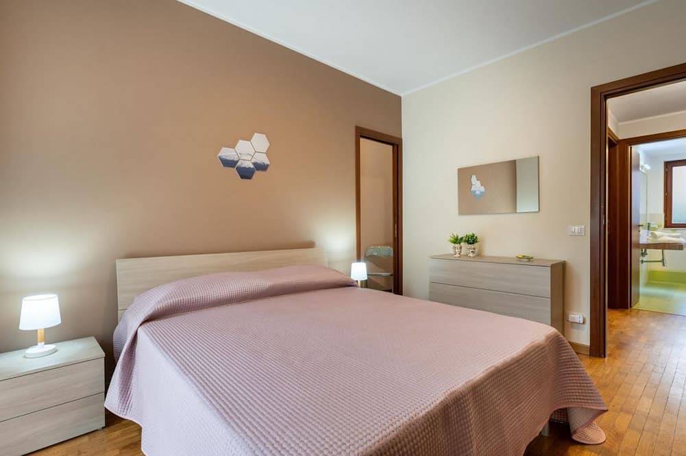Ganze Wohnung, A cozy and spacious 110 square meters apartment, perfect for three people, located on the ground floor of a modern building.The property is located in Nicolosi, a town in the province of Catania located on the southern slopes of Mount Etna, making it an in Nicolosi, Ätna