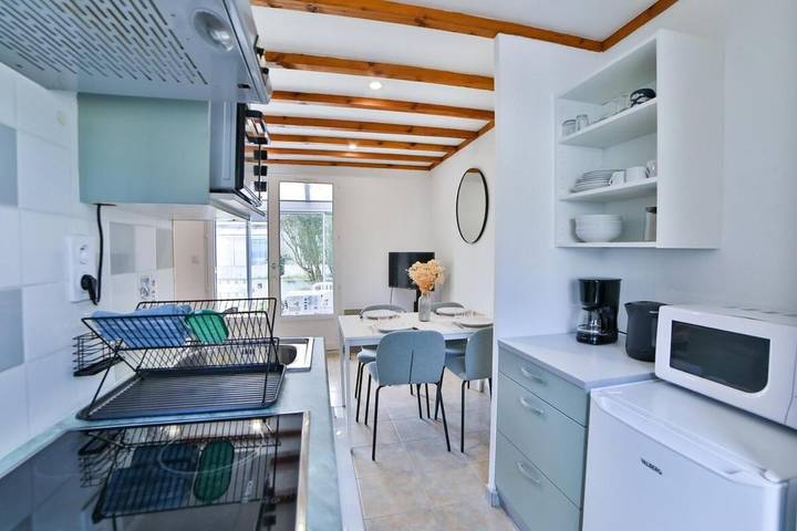 Gîte pour 4 personnes, avec piscine dans Plage Kerminihy - 2