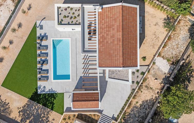 Cozy 160m² Apartment with WiFi, AC, Parking & Terrace near Dining! in Sibenik, Šibenik-Knin