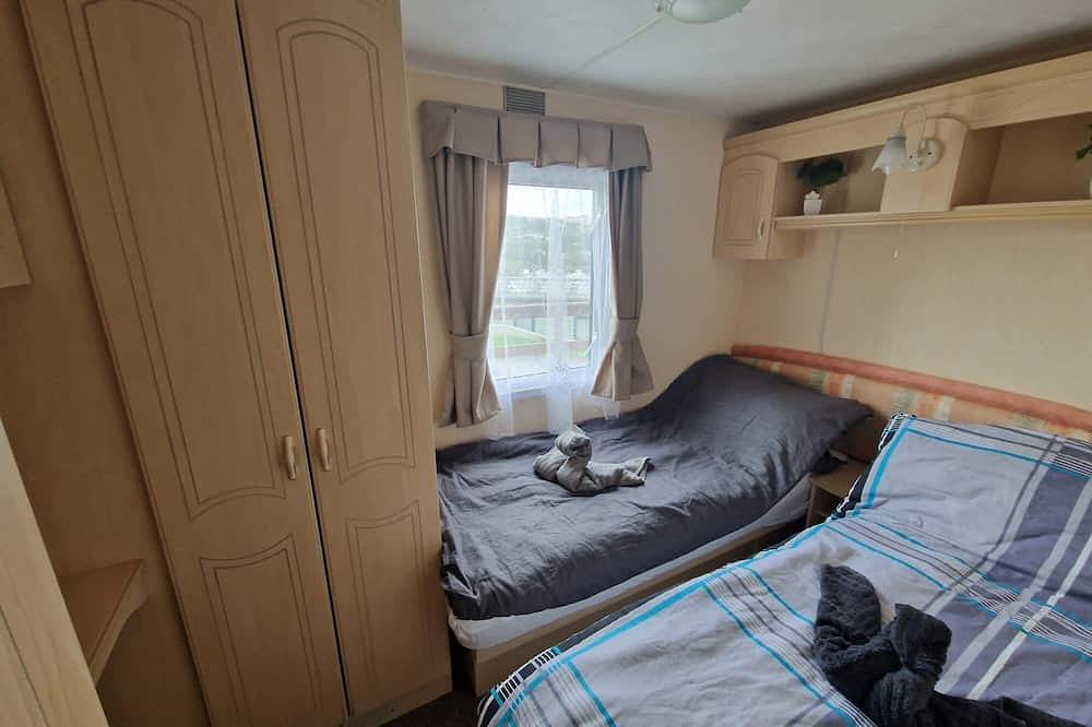 2 Bed Caravan - Sleeps 6 - Pets - Pool - Parking in Aberystwyth, Cardigan Bay