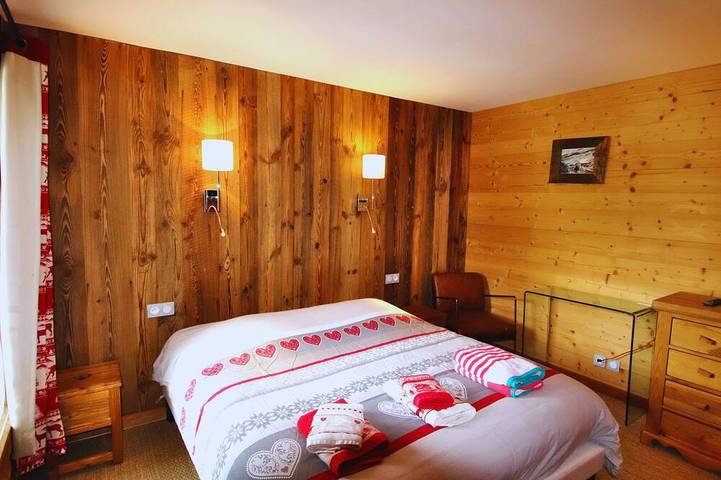 Chalet à Vars – Jacuzzi, sauna, hammam, vue sur montagnes et pistes de ski in Vars (station de ski), Vars