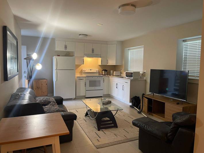 Elegante Luxus-Suite mit 2 Schlafzimmern und 1 Bad in Coquitlam, British-Columbia