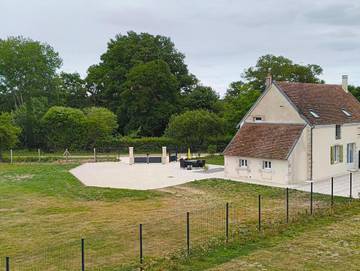 Gîte pour 9 personnes, avec vue ainsi que terrasse et jardin dans Breteau