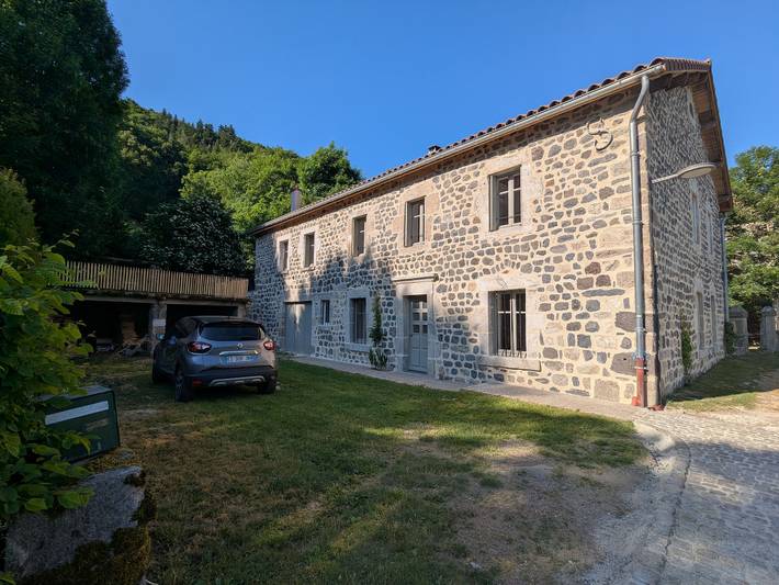 Gîte pour 10 personnes, avec jardin à Saint-Arcons-de-Barges