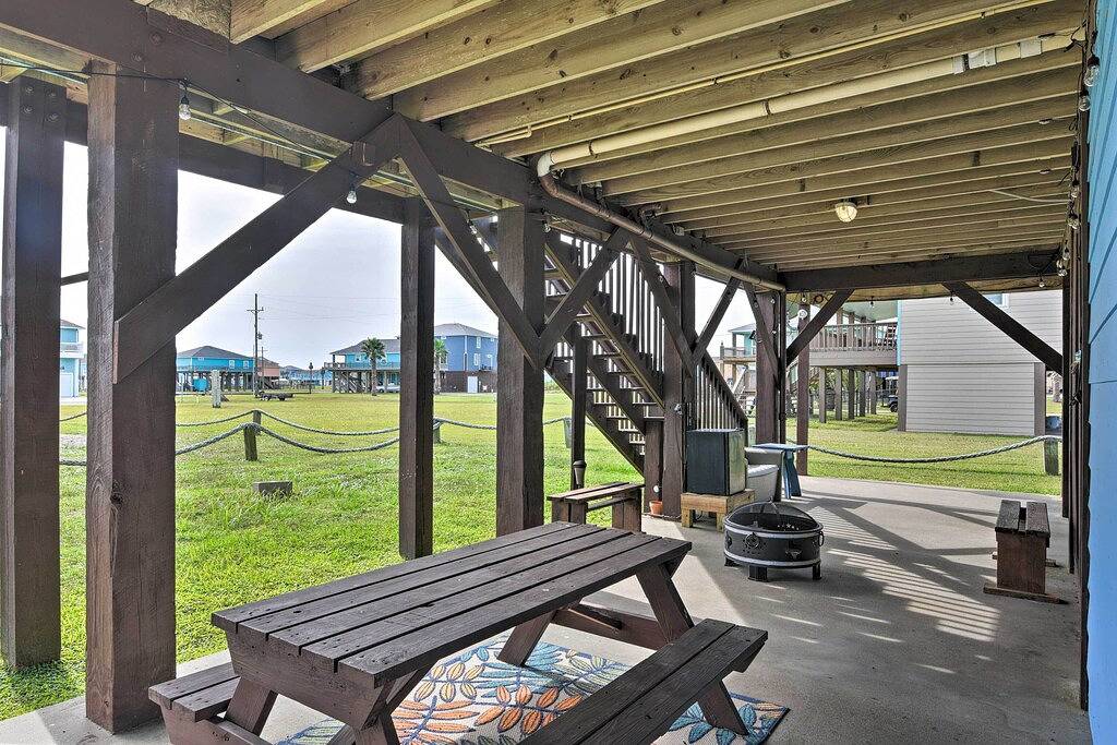1/2 Mi to Gulf: Family Home in Crystal Beach! in Crystal Beach, Galveston County
