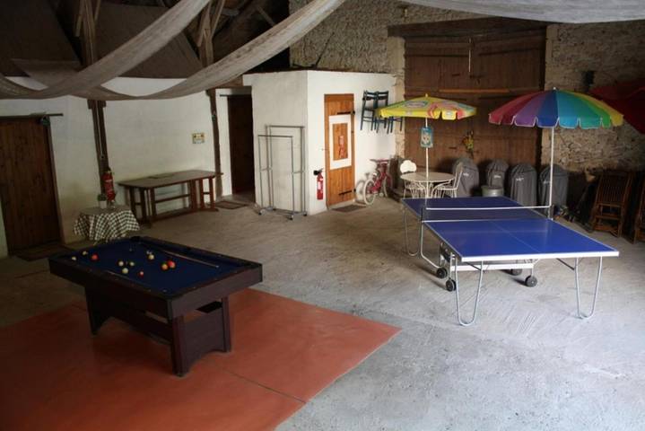 Location de vacances pour 4 personnes, avec jardin ainsi que vue et piscine, adapté aux familles à Roquecor - 3