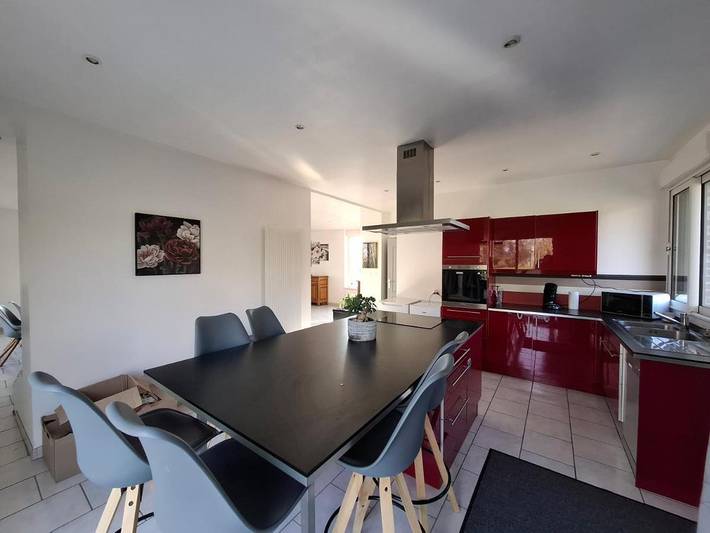 Location de vacances pour 8 personnes, avec Jacuzzi et Terrasse ainsi que Jardin et Vue à Guise