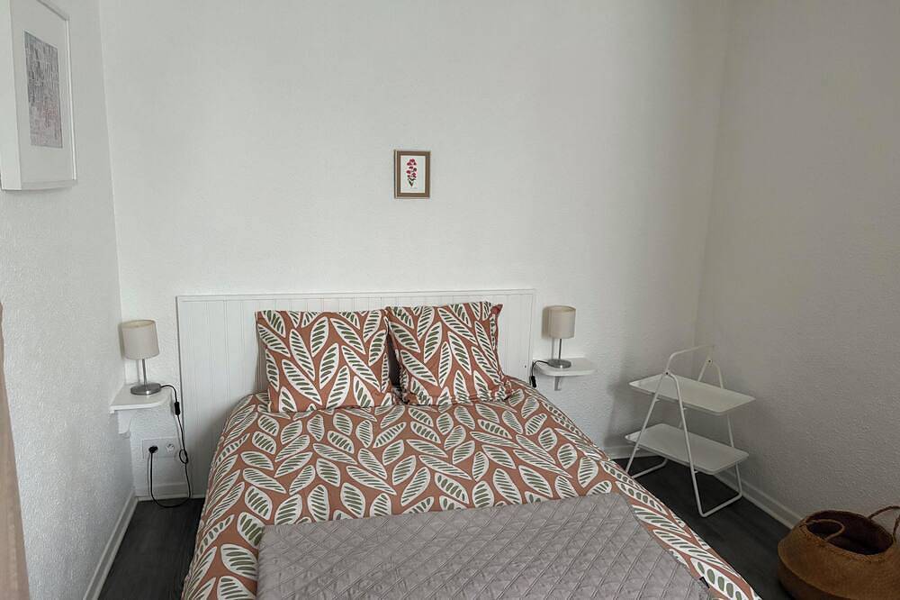 Apartamento entero, Metre walk from the spa, superb bright T1bis 3-person apartment in Eugénie-les-Bains, Landes