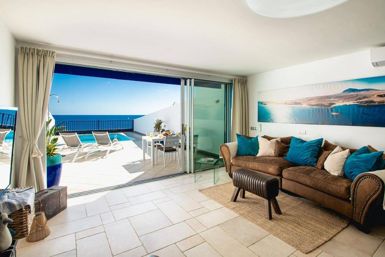 Frontline Villa 25, Modern Coastal Design with Amazing Views in Puerto Calero, Yaiza