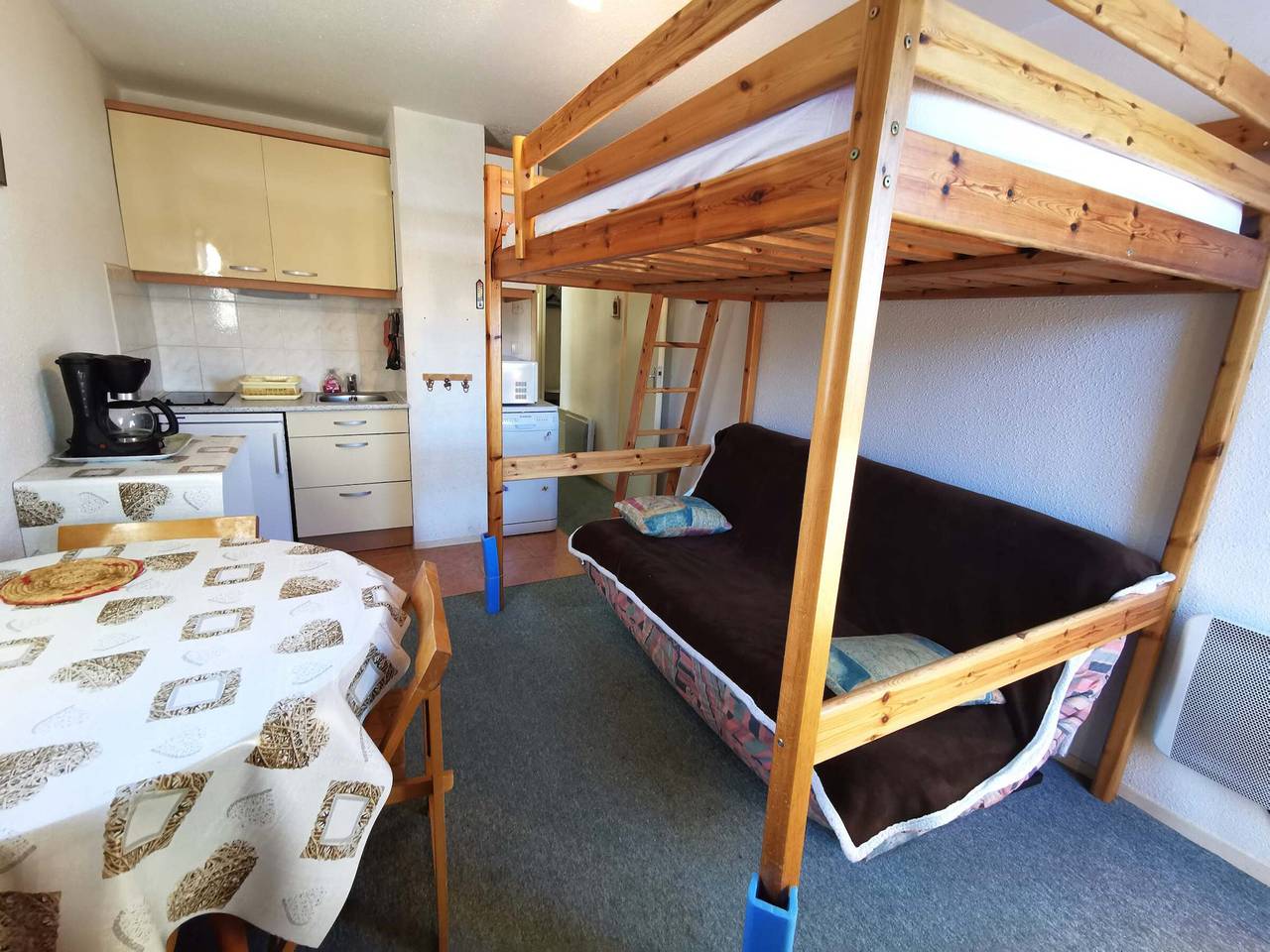 Entire apartment, Studio cabin at the foot of the slopes - 2nd floor - Les Adrets-Prapoutel in Prapoutel, Les Adrets