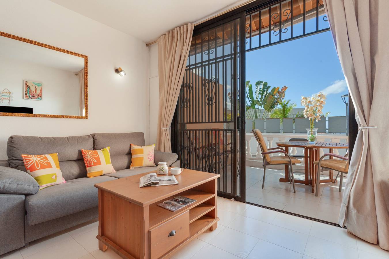 Apartamento entero, Apartamento vacacional 'Casa Paradise Michel' con vistas al mar, terraza privada y Wi-Fi in San Eugenio Alto, Adeje