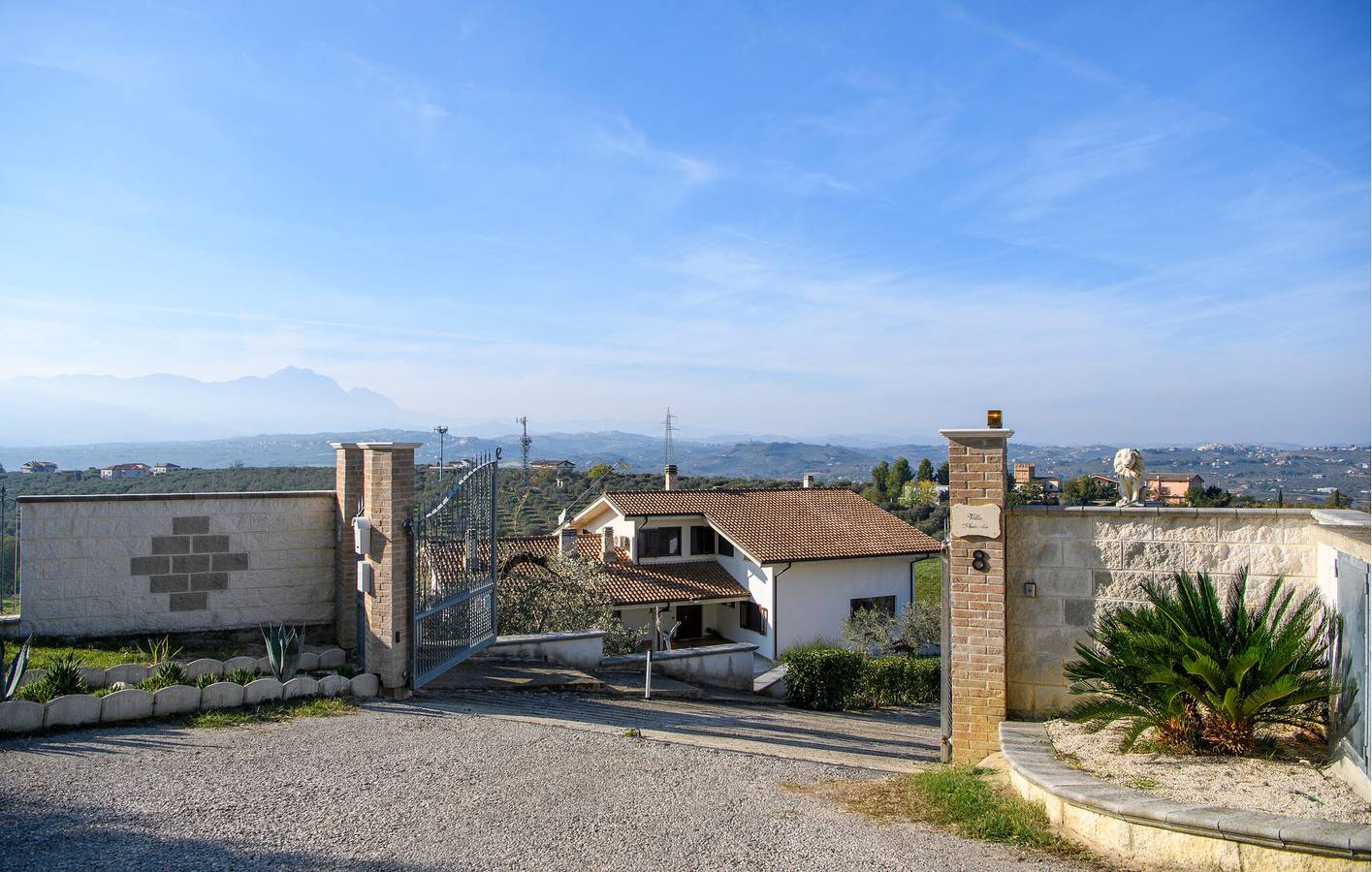 Appartamento intero, Accogliente appartamento con piscina e terrazza, vicino a Moscufo - 700m centro città in Moscufo, Provincia di Pescara