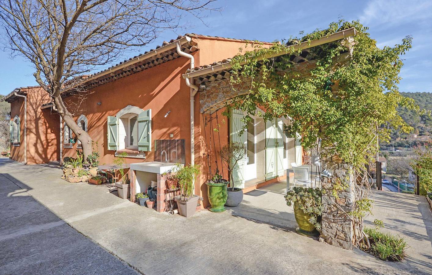 Cozy Apartment with Pool, Terrace & WiFi - Solliès-Pont in Solliès-Toucas, Toulon region