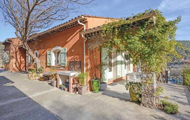 Location de vacances pour 9 personnes, avec piscine et terrasse, animaux acceptés à Solliès-Toucas