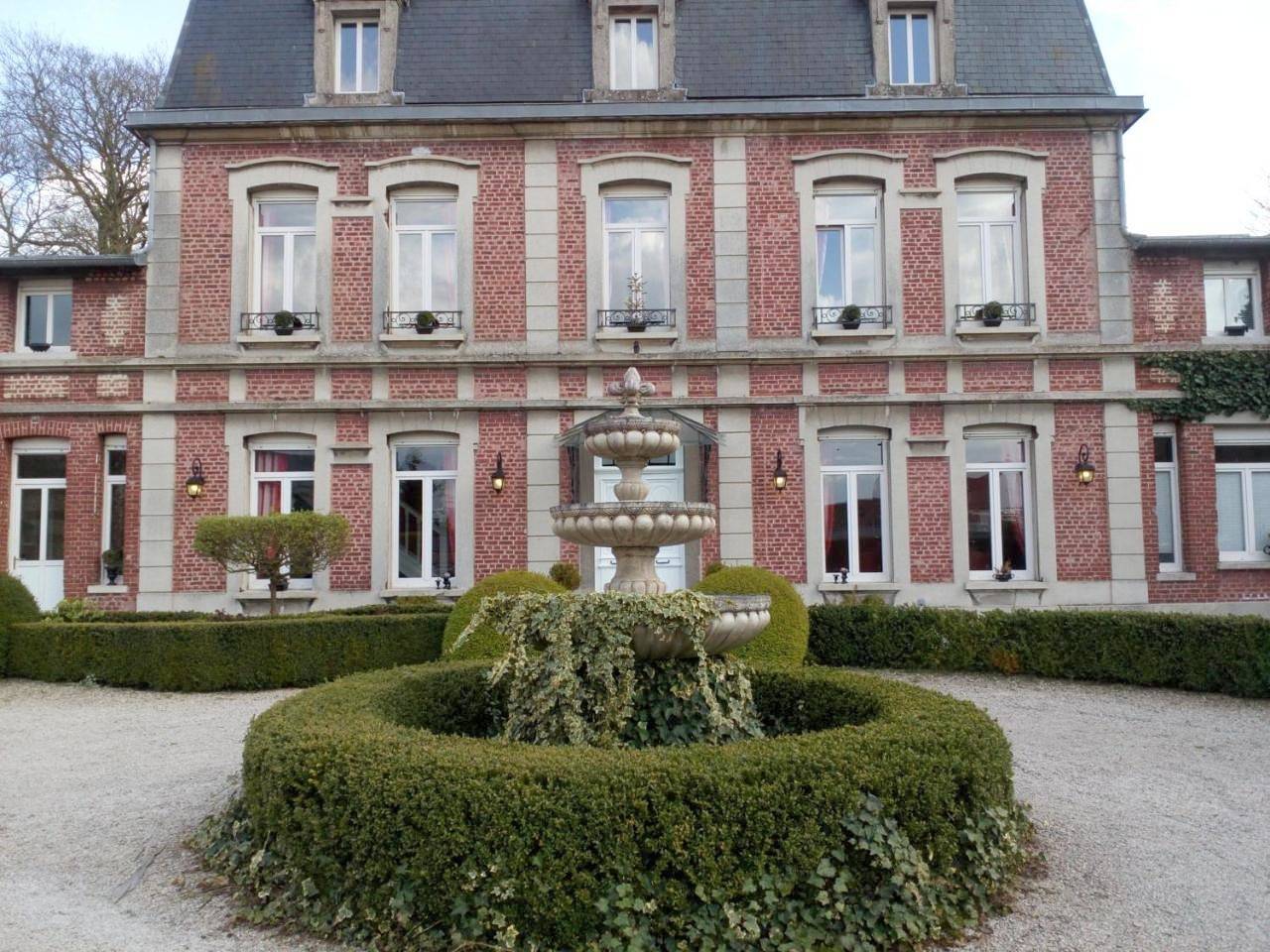 Double Room with Balcony in Masnières, Département Nord