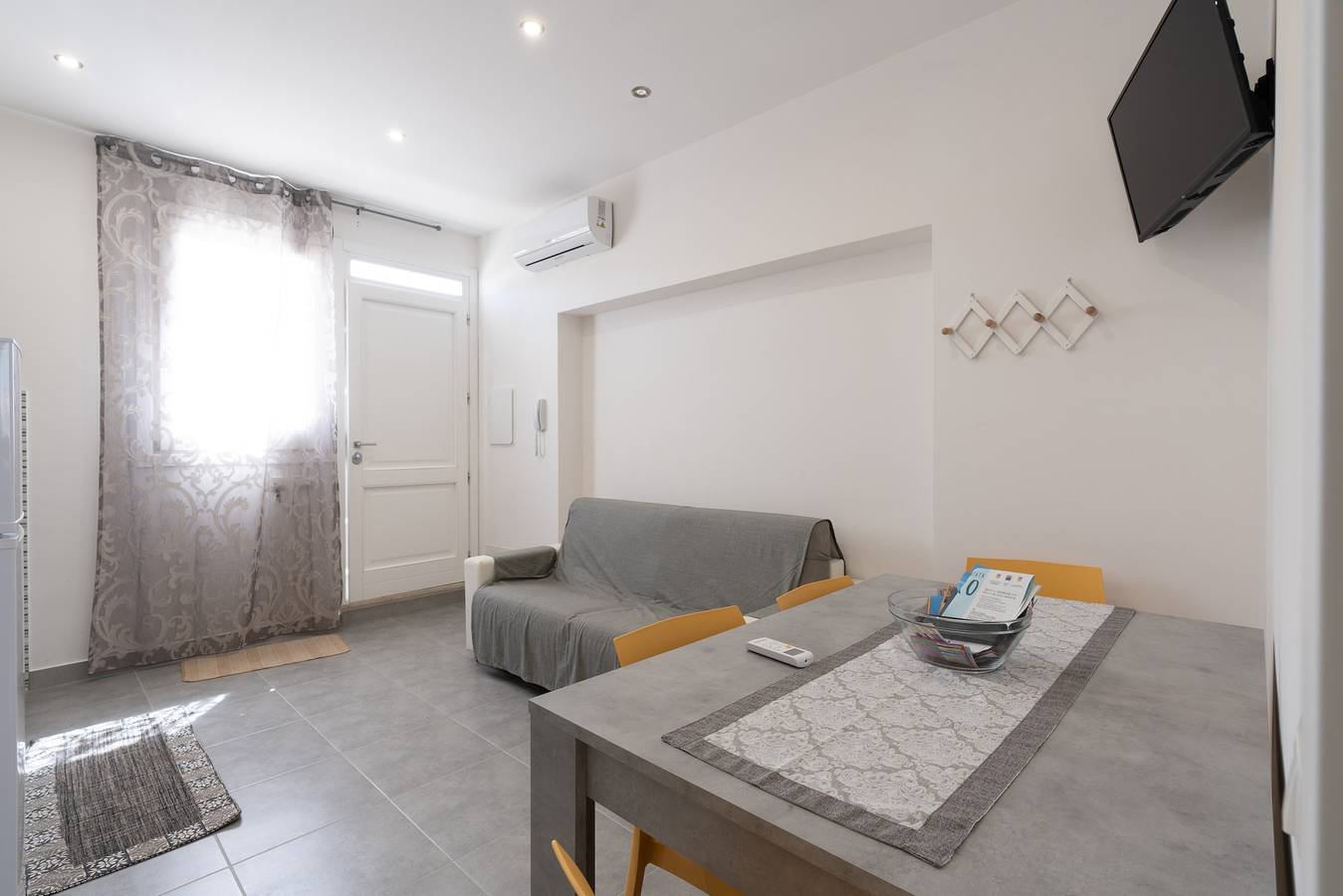 Entire apartment, Apartment 'Appartamento Primo Piano 5' with Shared Terrace, Wi-Fi and Air Conditioning in Custonaci, Trapani Province