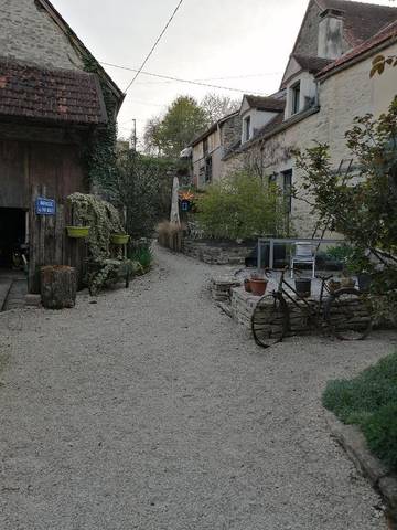 Gîte pour 5 personnes, avec terrasse à Bèze (homonymie)