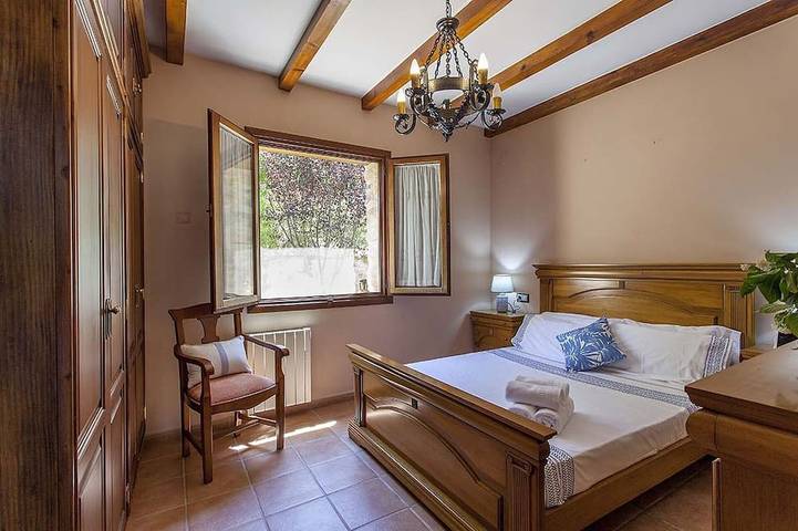 Apartamento entero, Villa Tamarit (Casa independiente, jardín y pisicina , hasta 12 personas) in Pedralba, Provincia de Valencia