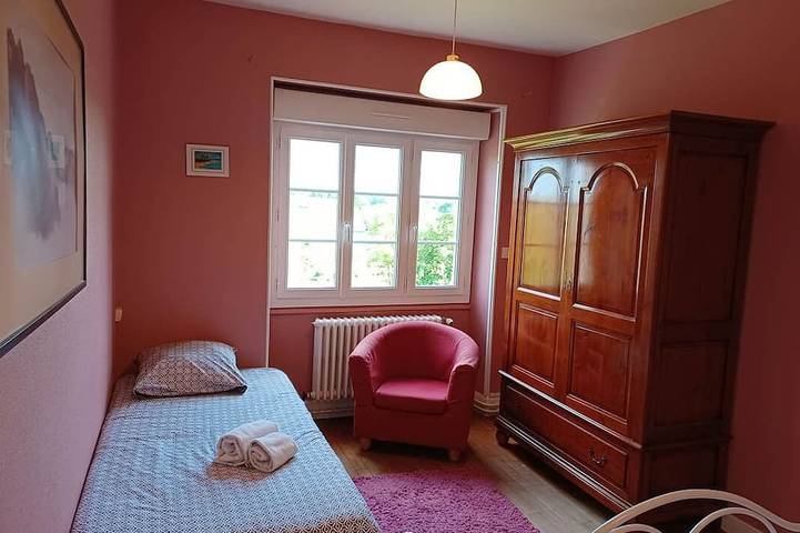 Location de vacances pour 18 personnes, avec terrasse et jardin, animaux acceptés à Guillon - 3