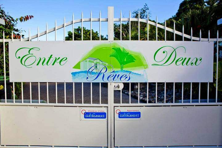 Chambre d’hôte pour 2 personnes, avec vue ainsi que jardin et piscine à Entre-Deux - 4