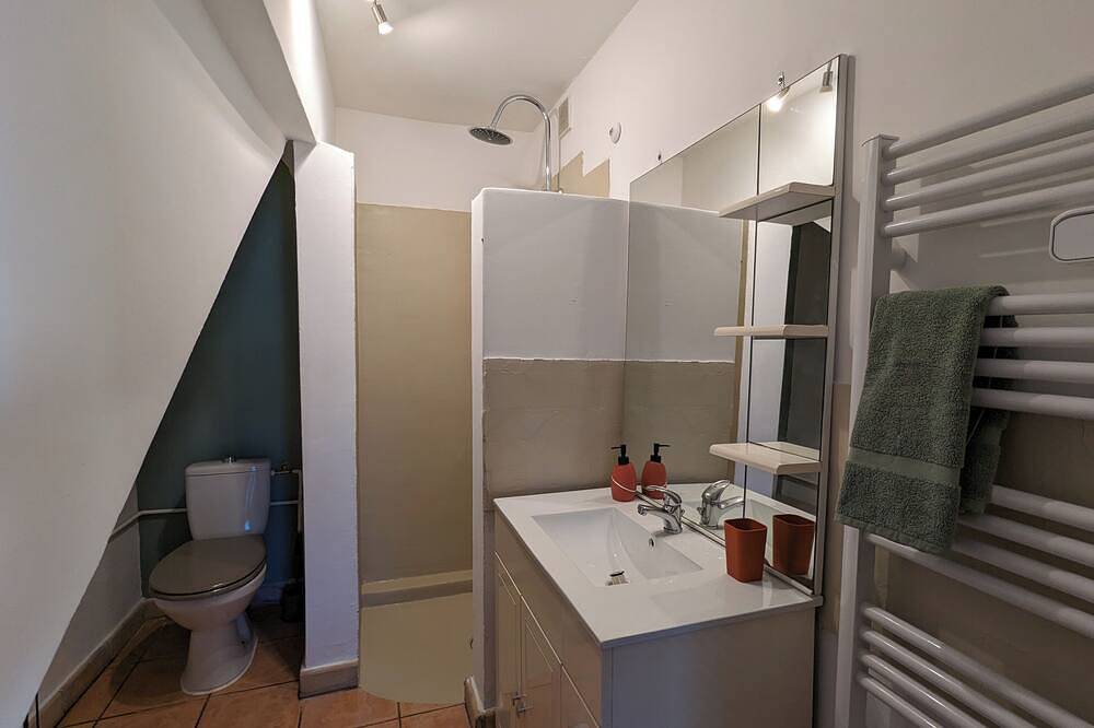 Appartement entier, Dans le minervois, T3 spacieux et chaleureux avec terrasse et climatisation! in Bize-Minervois, Côte méditerranéenne (France)