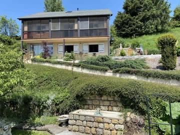 Gîte pour 4 personnes, avec jacuzzi ainsi que jardin et sauna à Murat-le-Quaire