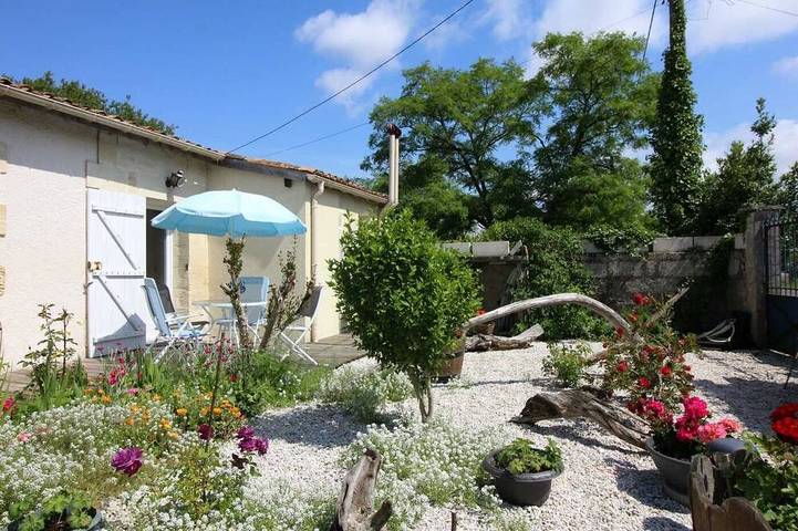 Location de vacances pour 2 personnes, avec jardin à Jau-Dignac-et-Loirac
