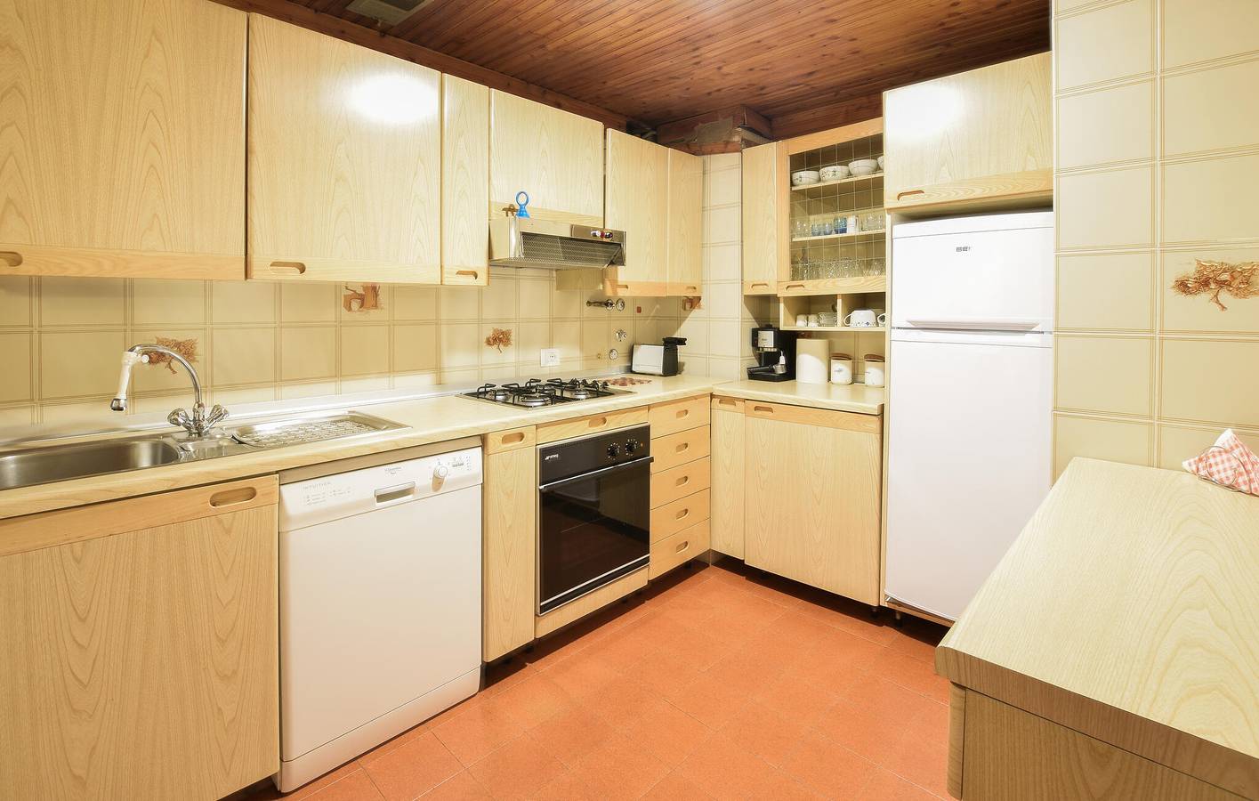 Ganze Ferienwohnung, Gemütliche Wohnung mit Parkplatz und Garten, 2 km von Roncobello in Roncobello, Bergamo Provinz