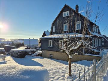 Ferienhaus für 10 Personen, mit Sauna und Garten sowie Ausblick, kinderfreundlich in Masserberg