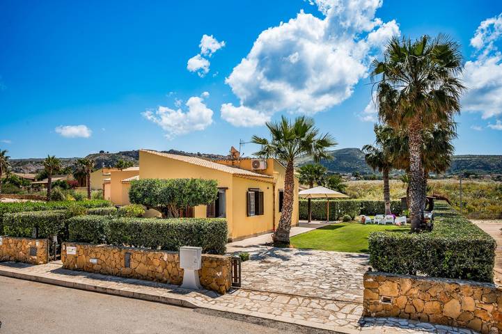 Villa per 8 persone, con Idromassaggio e Giardino a Custonaci