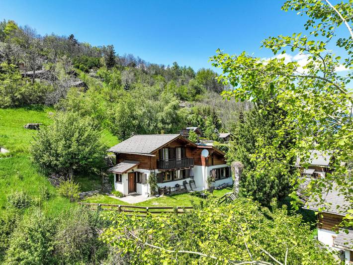 Ferienhaus für 6 Personen, mit Balkon und Terrasse sowie Garten in Nendaz