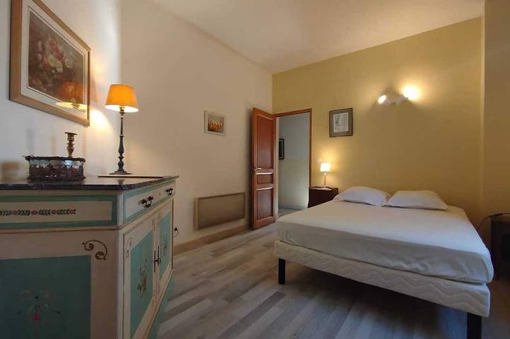 Gîte pour 9 personnes, avec jardin à Arles - 2