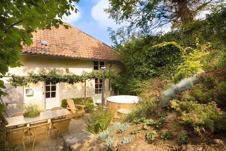 Vakantiehuis voor 4 personen, with Whirlpool and Terras as well as Tuin and Sauna in Valkenburg