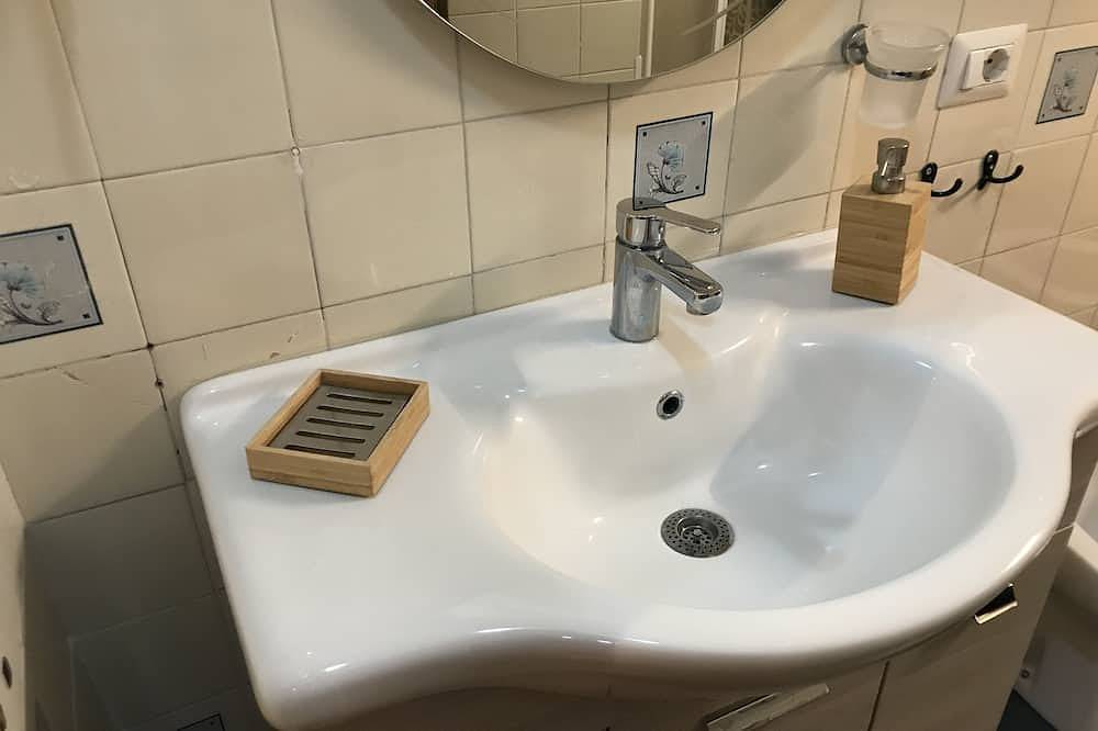 Entire apartment, The sweet Frascati Home in Monte Porzio Catone, Parco Regionale dei Castelli Romani